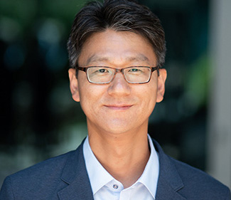 Dr. Dongshin Kim portrait