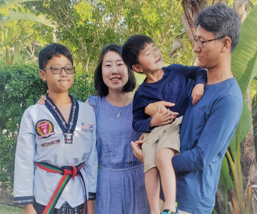 Dongshin Kim and family
