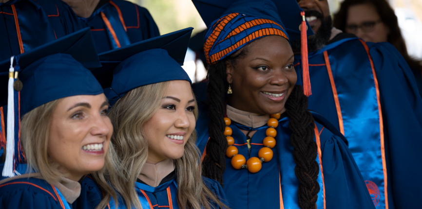 Students walking around Alumni Park at Pepperdine Campus