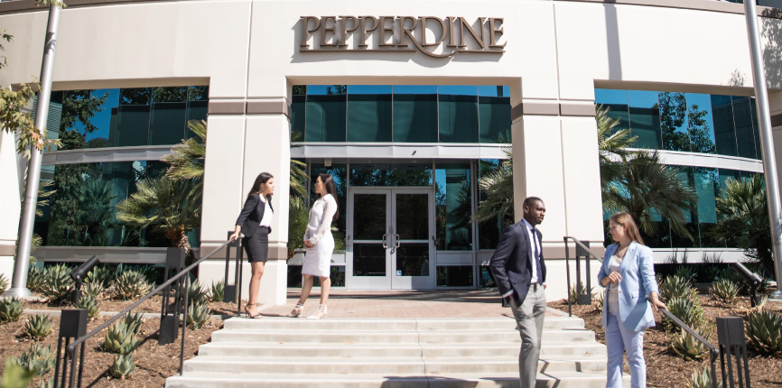 Students standing together outside of Pepperdine Calabasas Campus