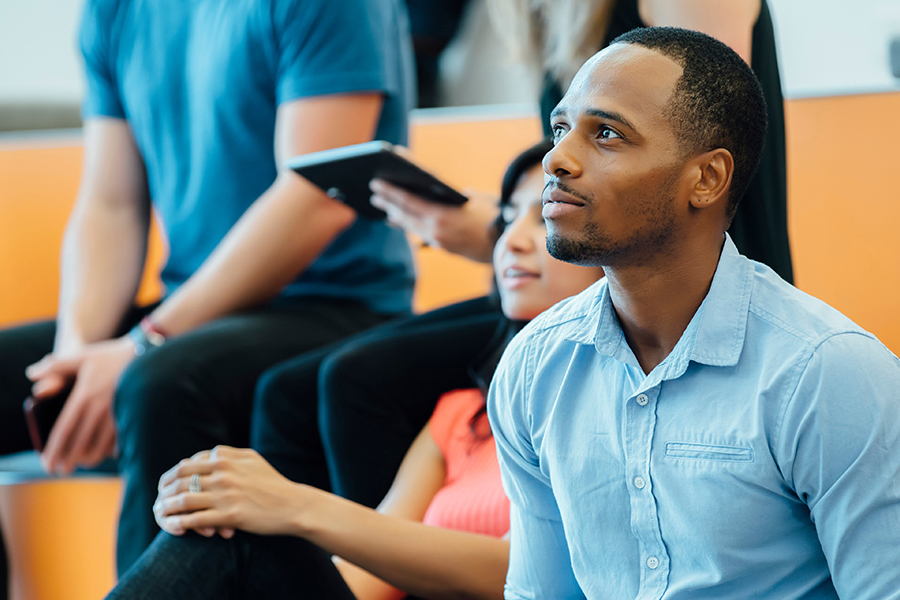 How To Choose an Online MBA Program (Guide)