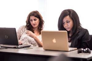 Two women work with laptops - Pepperdine Graziadio Business School